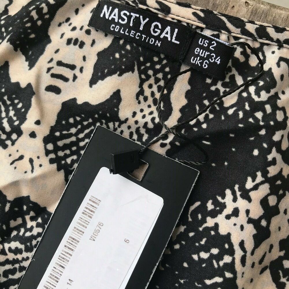 Nasty Gal Snake Print Plunge Romper Women's US 2 Black Tan Long Sleeve NWT - Picture 9 of 10